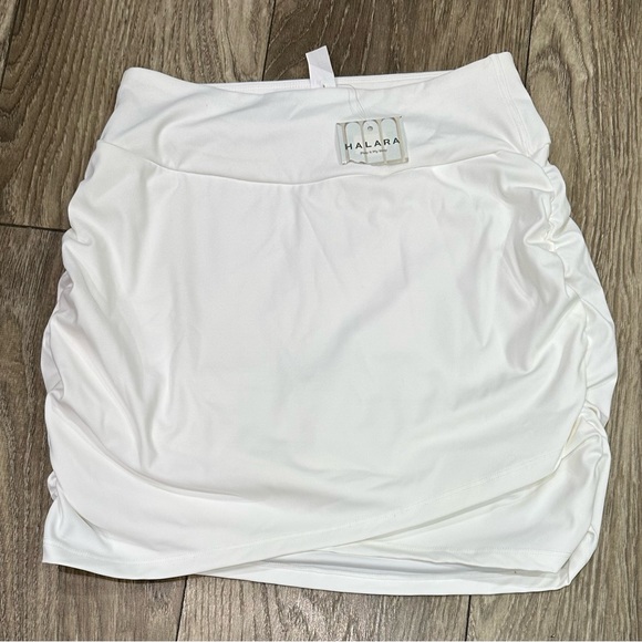 Halara White High Waisted Ruched Bodycon Mini Skirt - Size XS (NWT) ✨ - Picture 2 of 13